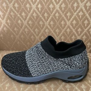 “NEW” FREE TEE SLOW MAN SLIP ONS